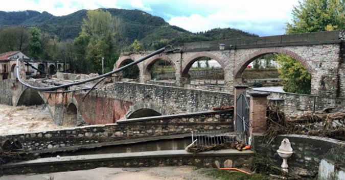 Collapse of the Historic Roman bridge In Bagnasco (Cuneo) from the impact of the Tanaro river
